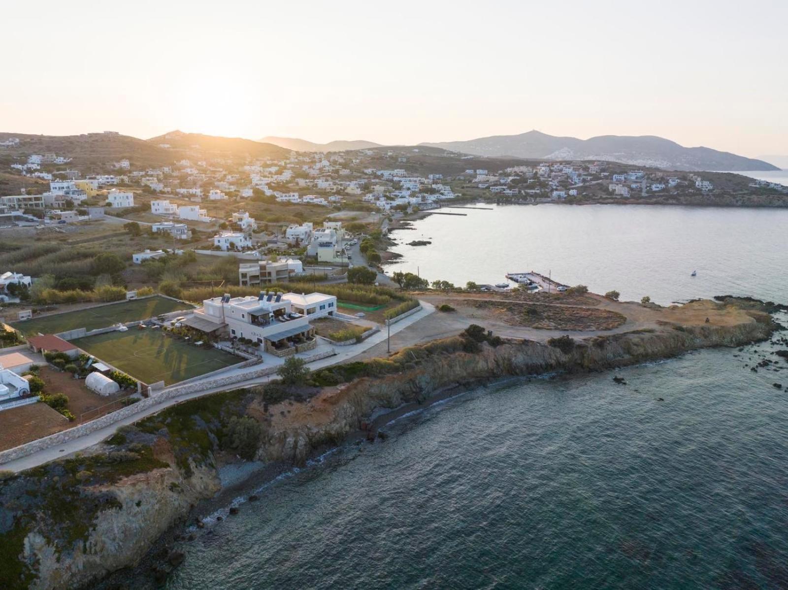 Lalari Beach Suites Vari  Екстер'єр фото
