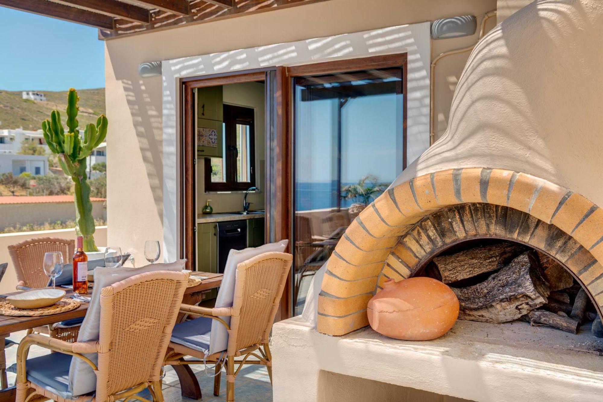 Lalari Beach Suites Vari  Екстер'єр фото