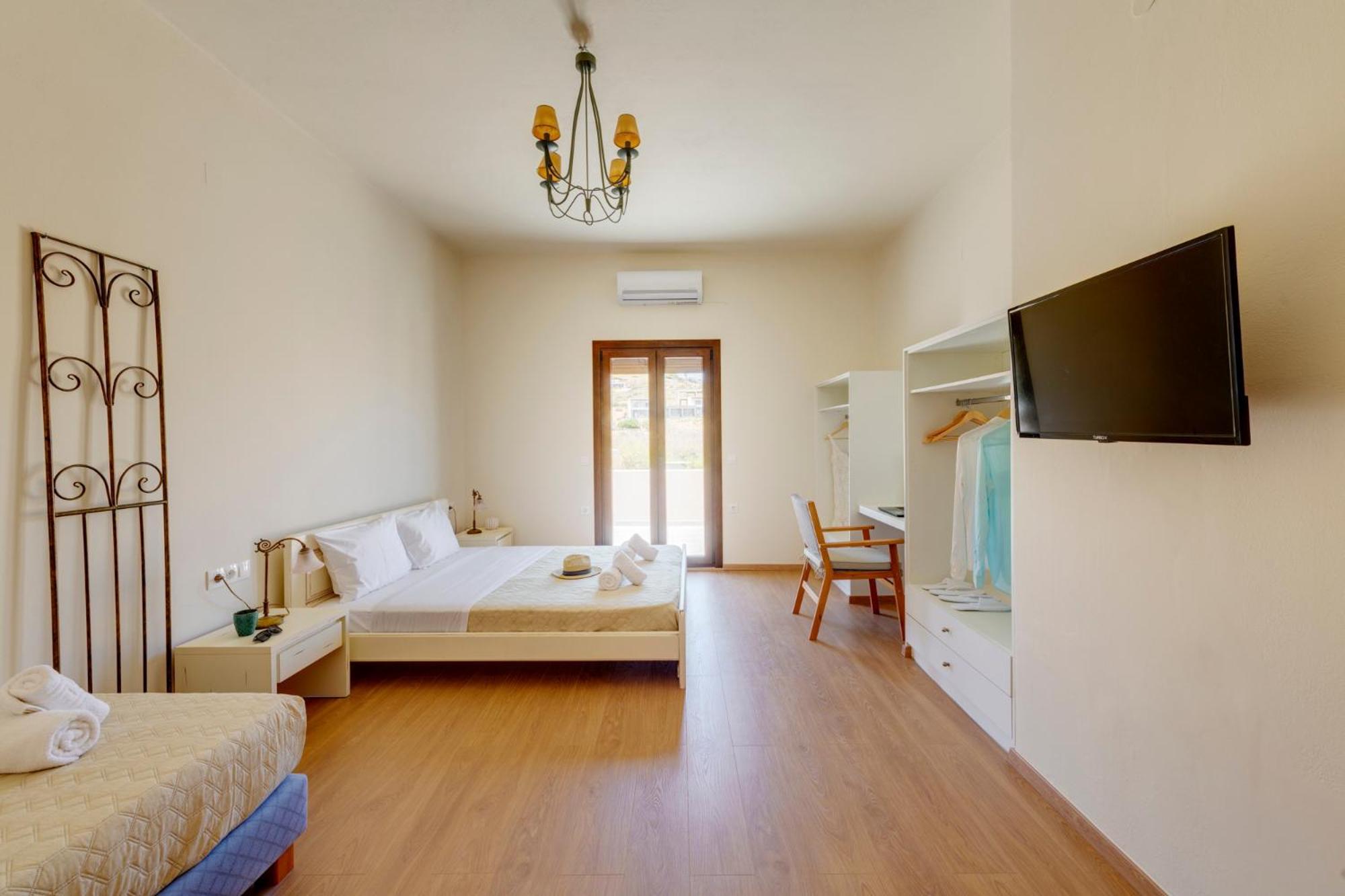 Lalari Beach Suites Vari  Екстер'єр фото