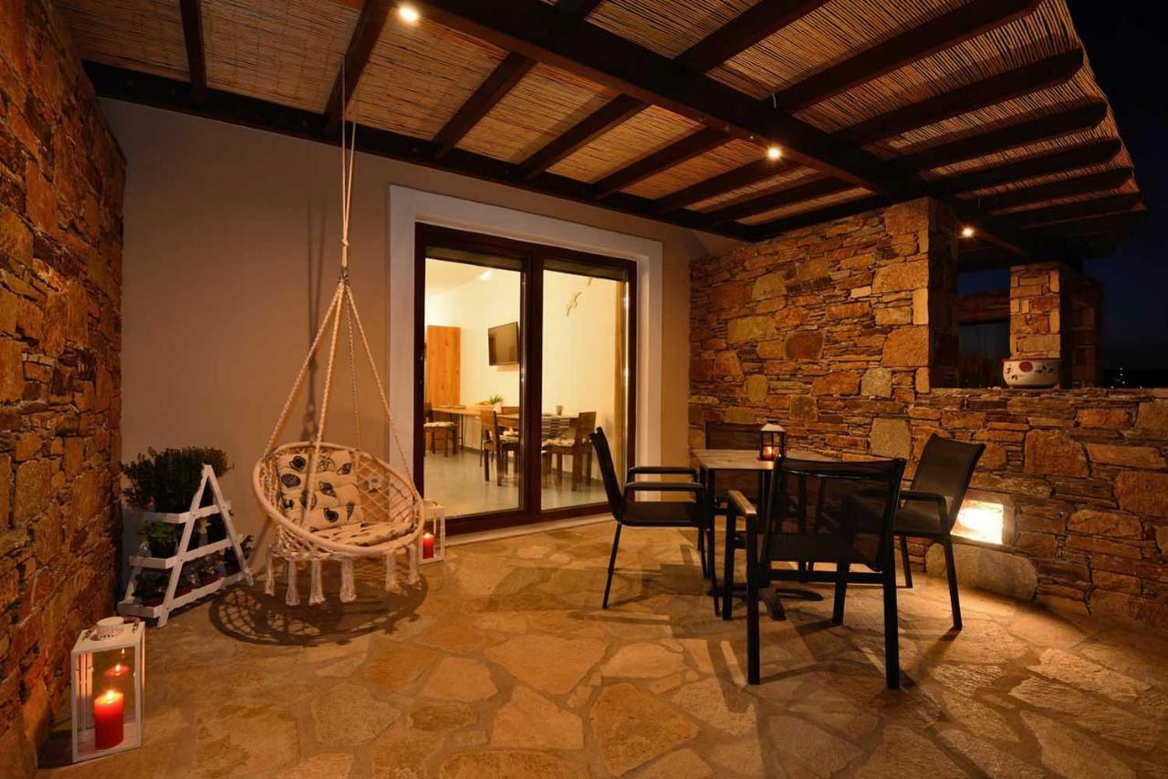 Lalari Beach Suites Vari  Екстер'єр фото