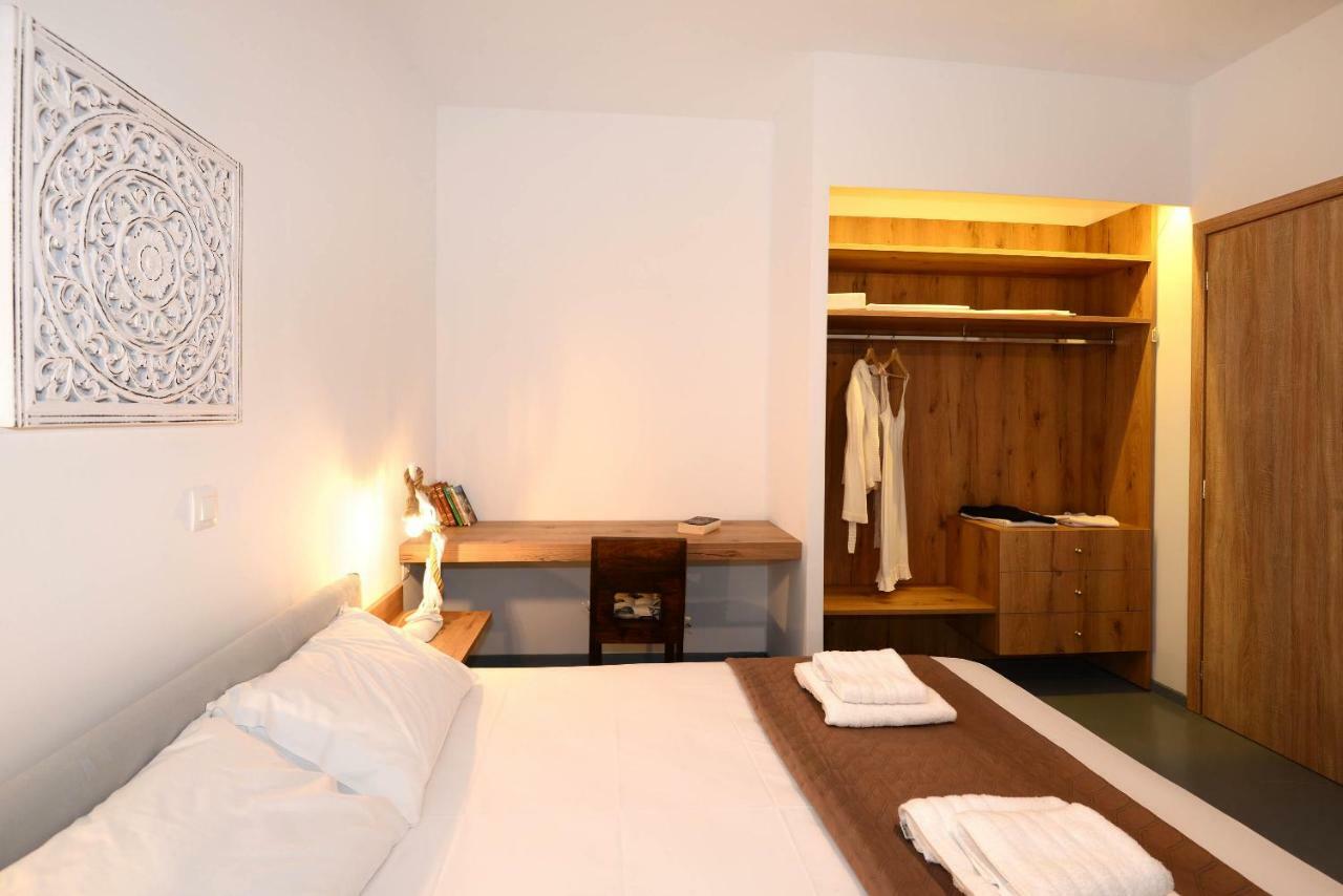 Lalari Beach Suites Vari  Екстер'єр фото