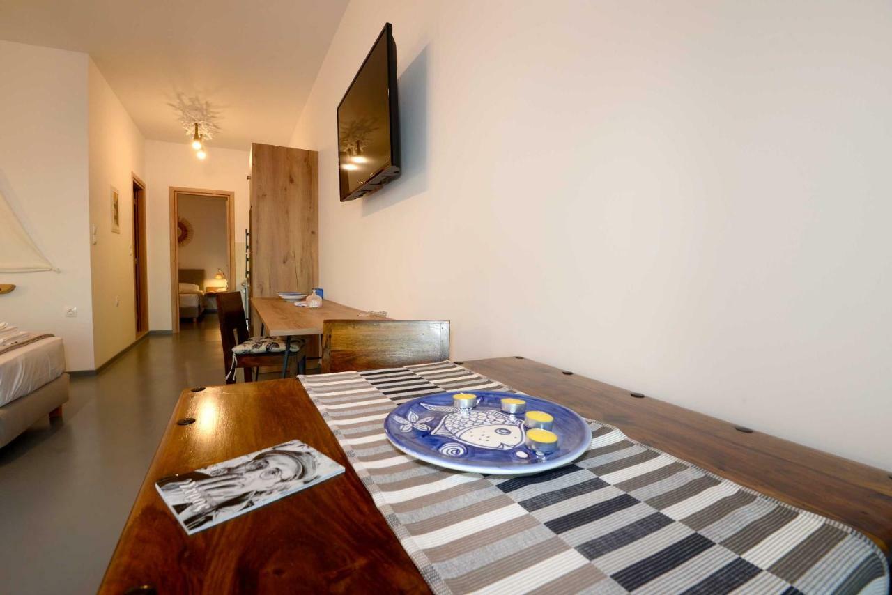 Lalari Beach Suites Vari  Екстер'єр фото