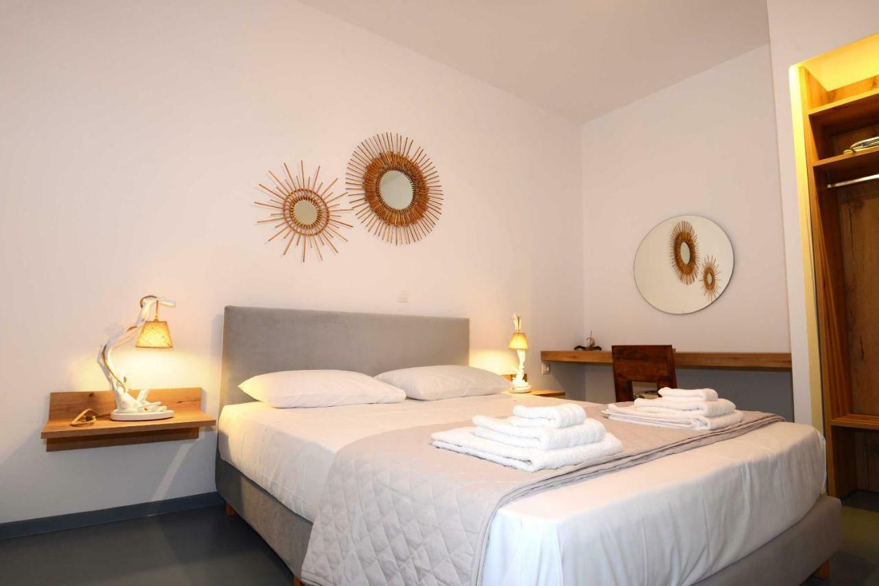Lalari Beach Suites Vari  Екстер'єр фото